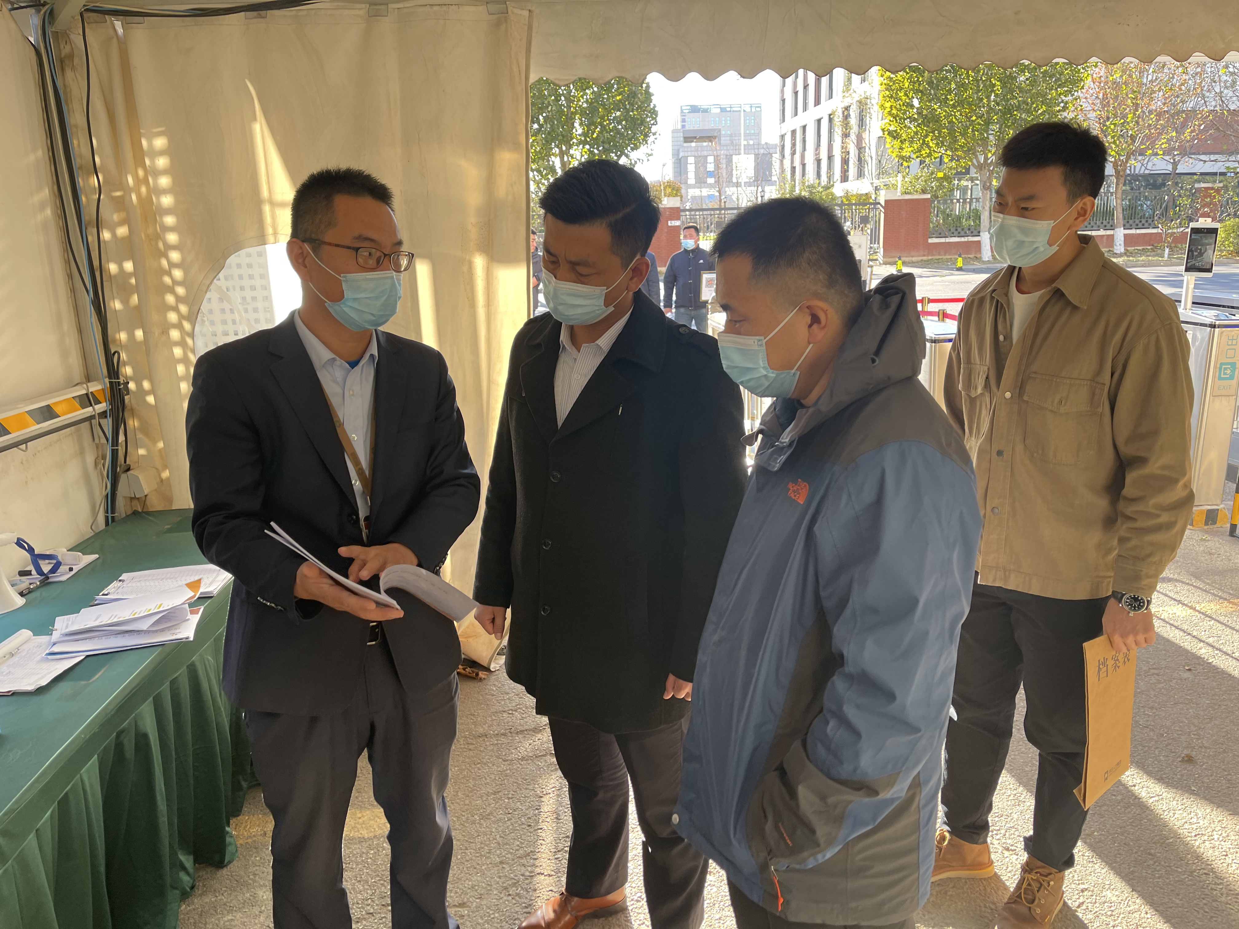 从严从细，，，，，，毫不松懈！亦庄9393体育集团开展疫情防控巡查工作