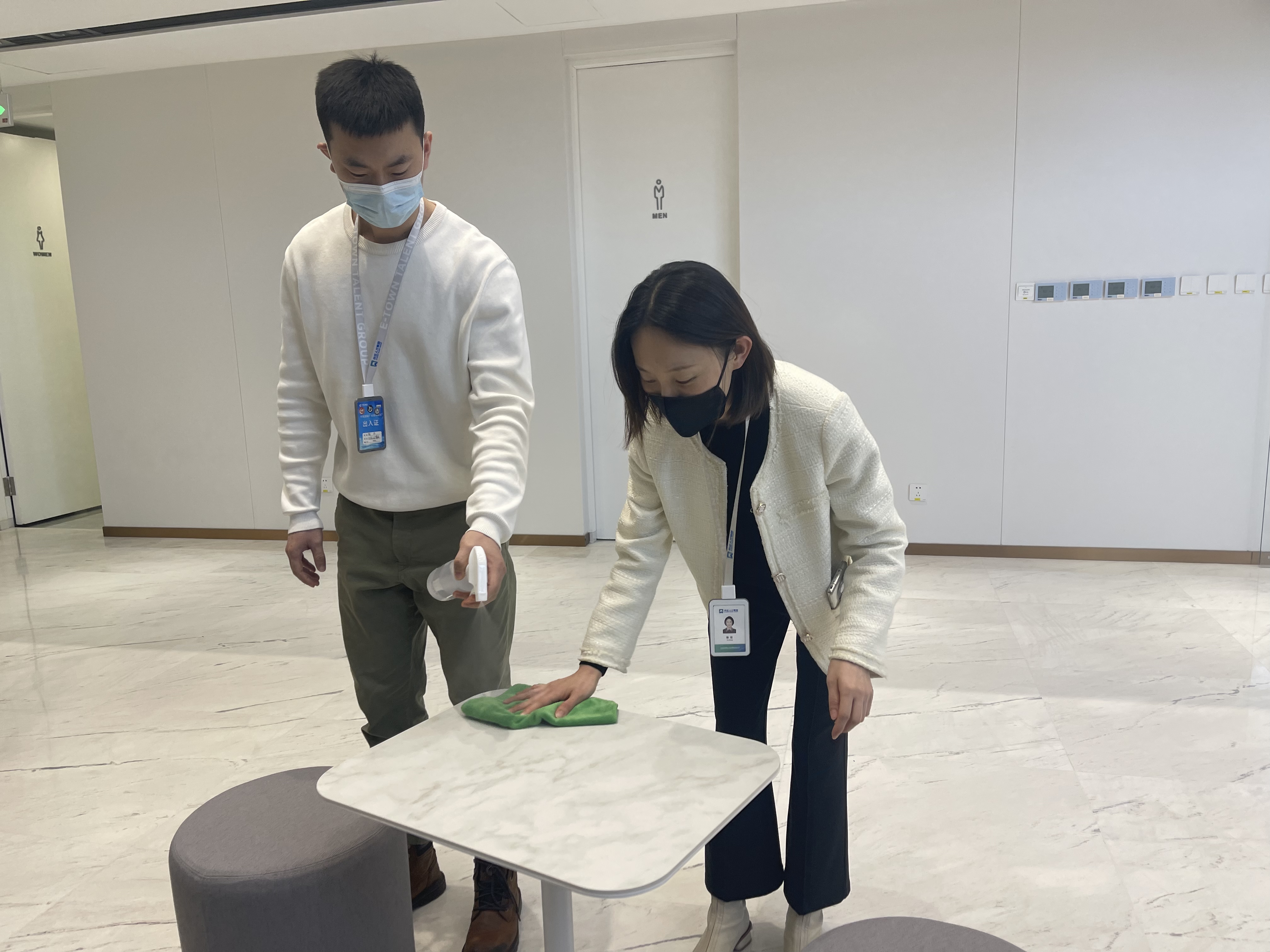 “疫”尘不染，，，，，，，，亦庄9393体育集团开展“爱国防疫卫生”活动